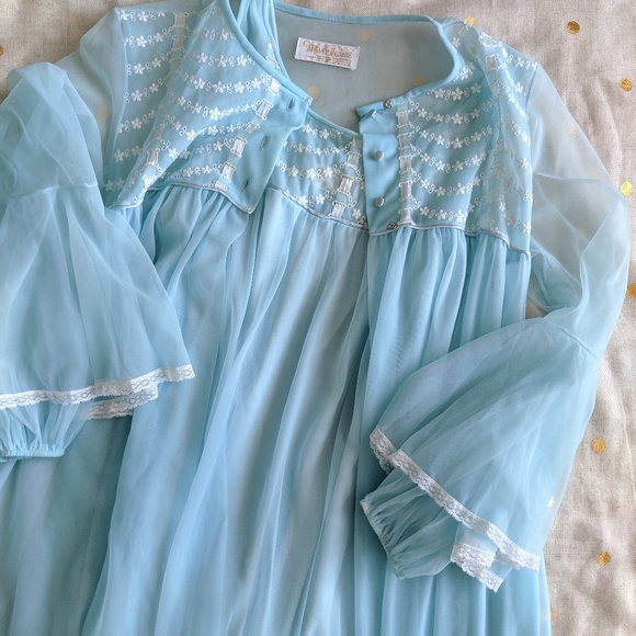 Vintage Other - Vintage 60s Embroidered Peignoir Set